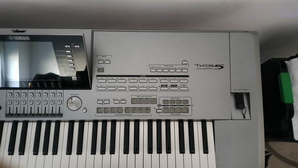 Yamaha Tyros 5  76 Clape