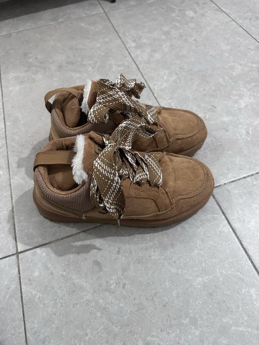 Ugg lowmel culoarea chestnut