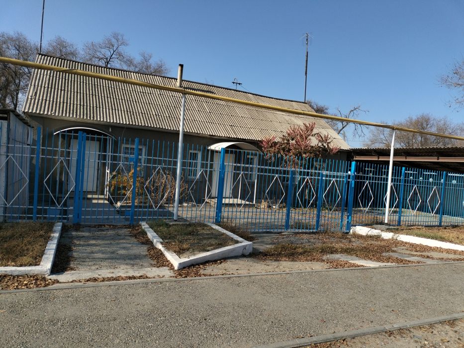 Сдам в аренду магазин с домом и участком.