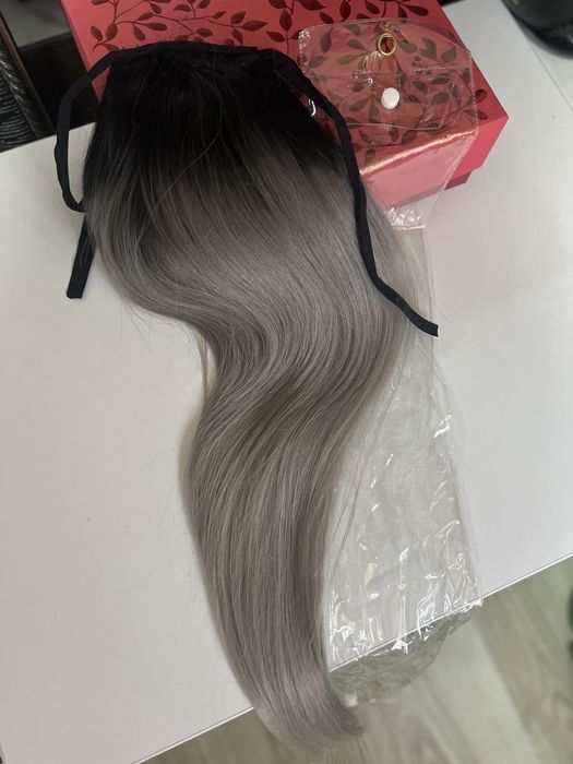 Coada păr natural Ombre Light Grey 60cm – stare perfectă!
