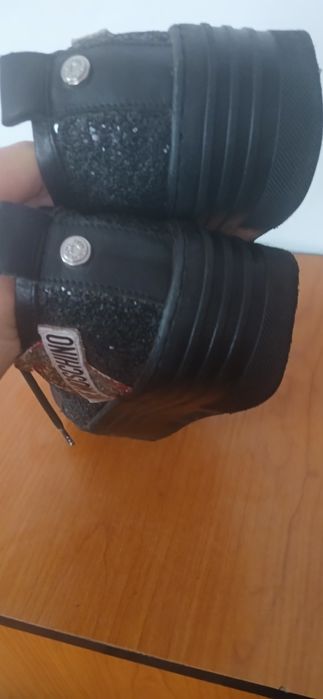 Vând adidadi originali Moschino cu platforma  nr 37