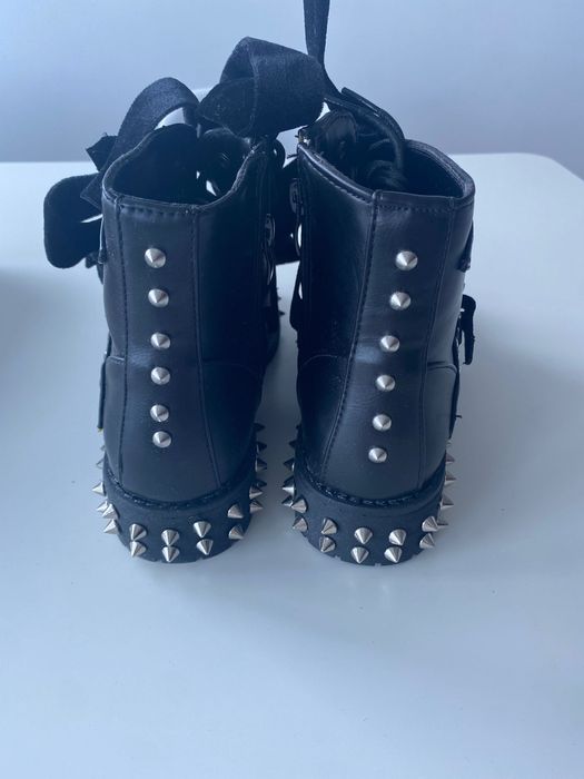 Дамски боти с капси 38