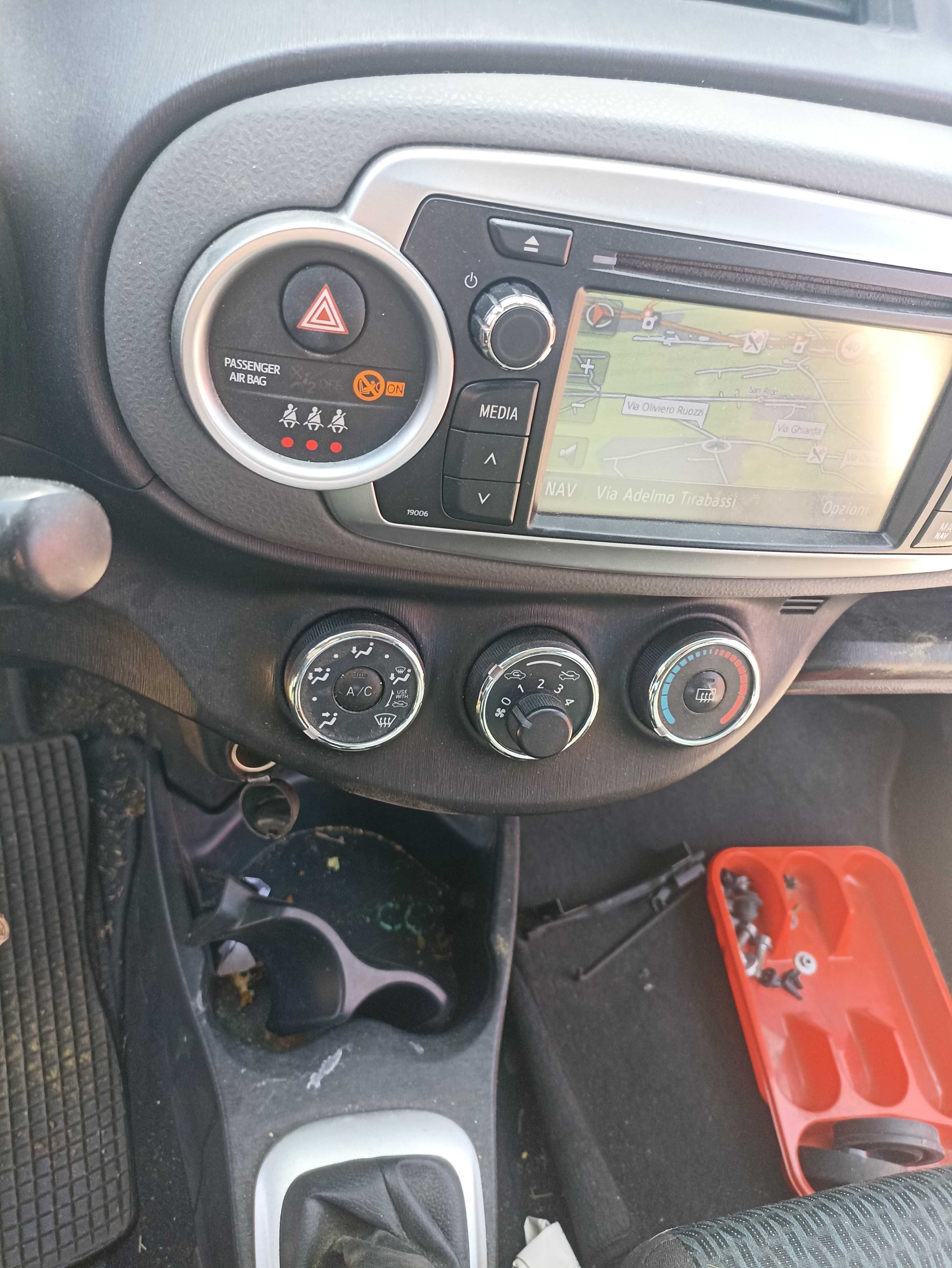 Тойота Ярис П13 / Toyota Yaris 2012г. P13  - на части