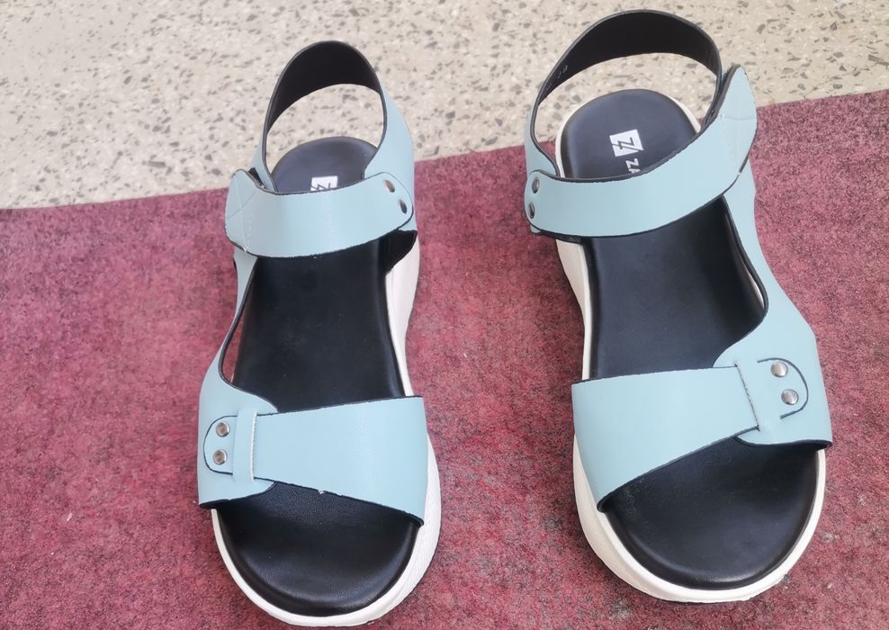 Дамски спортни сандали