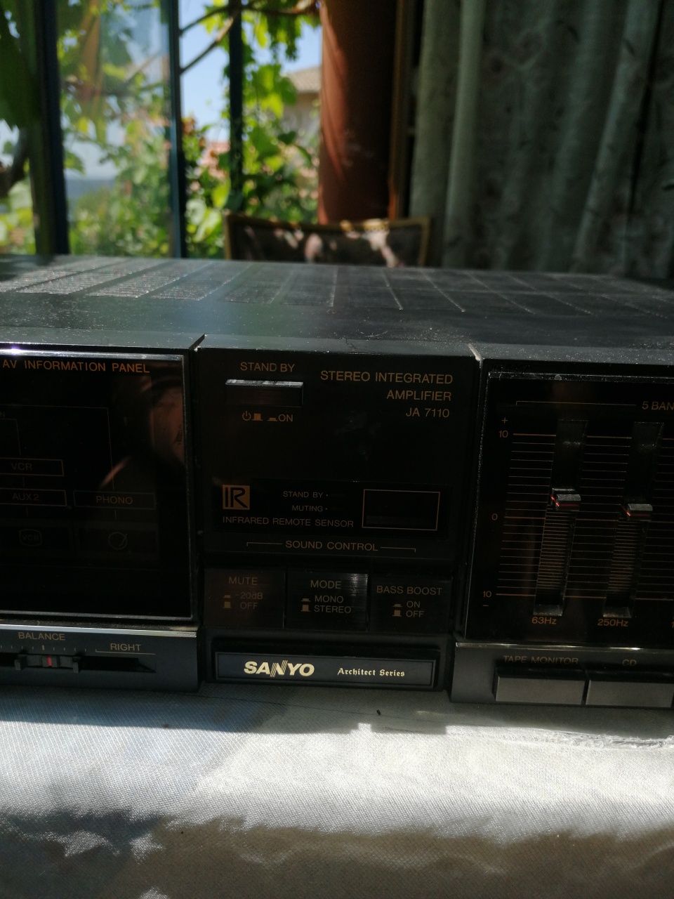 Продавам усилвател SANYO JA 7110.
