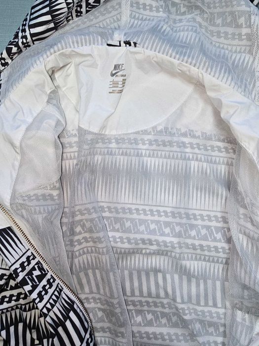Дамско спортно яке Nike - размер S