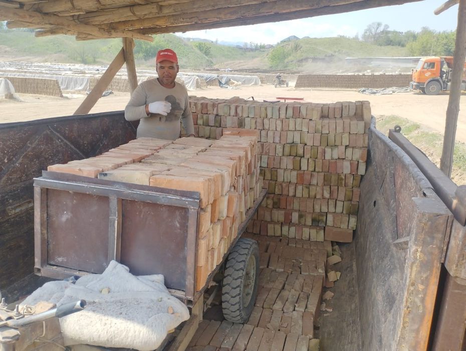 Красный кирпич с завода  Доставка есть  по городу