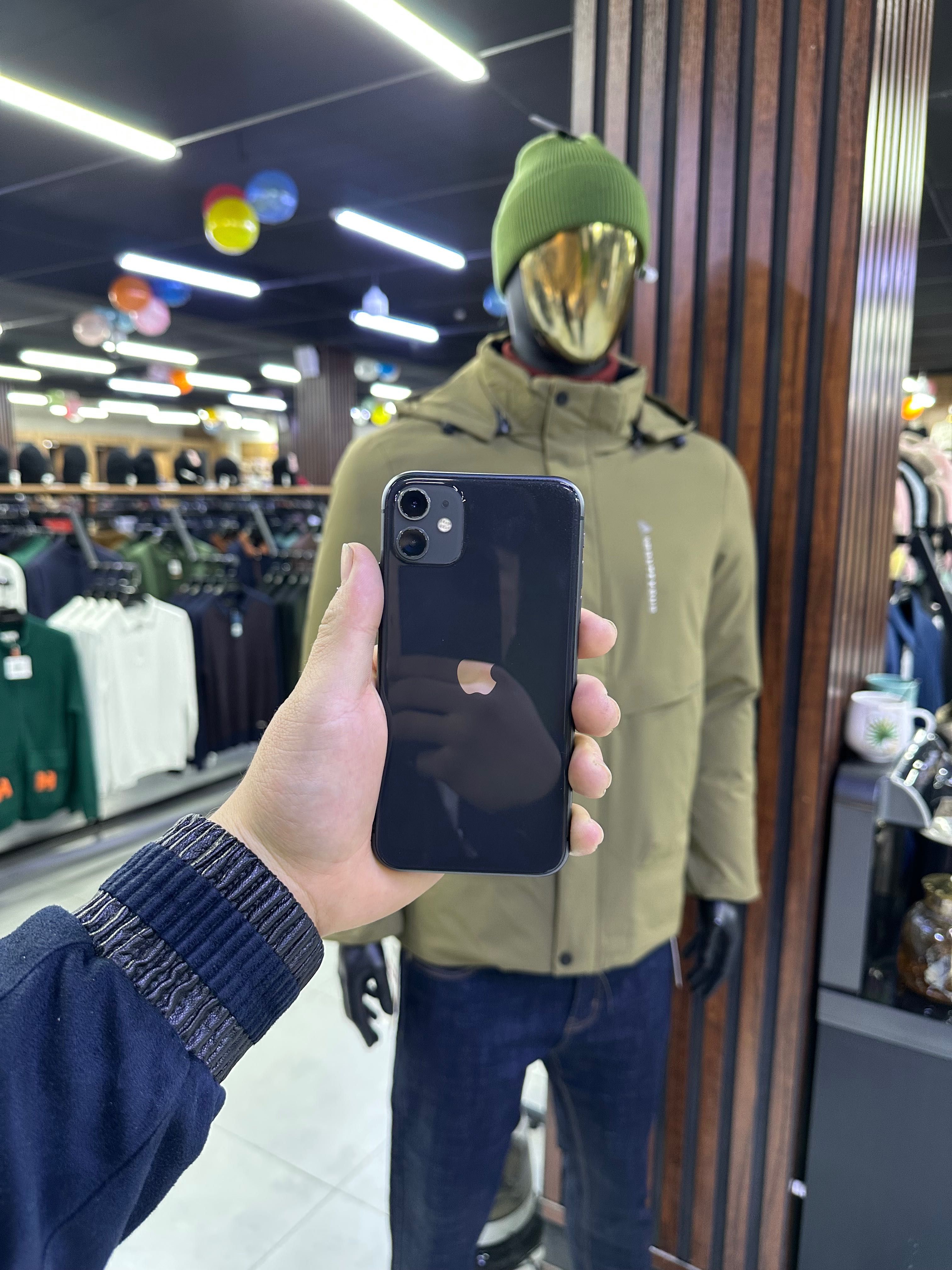 Iphone 11  Apple