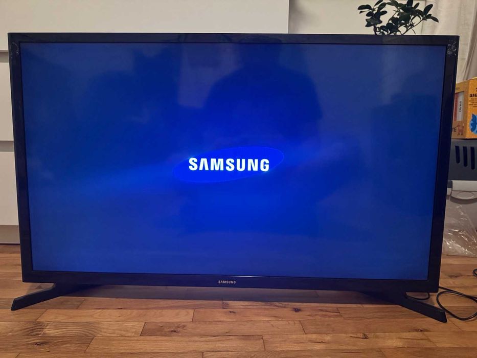 Телевизор Samsung 32" (81,28 см.)