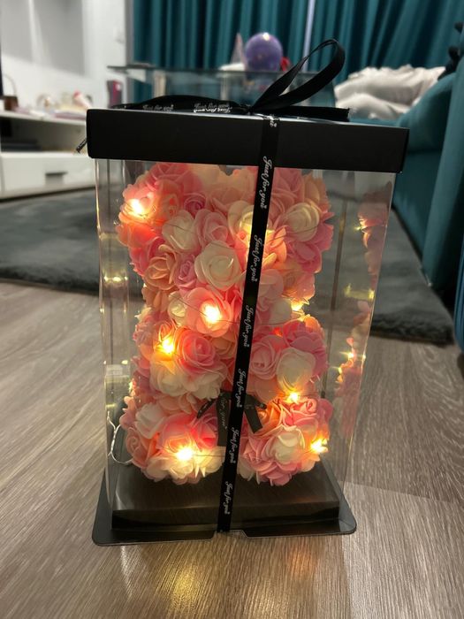 Ursuleti din trandafiri de spuma cadoul ideal ( gratis tester parfum)