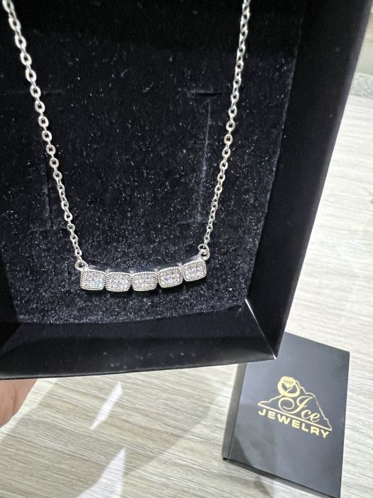 Сребърно колие.