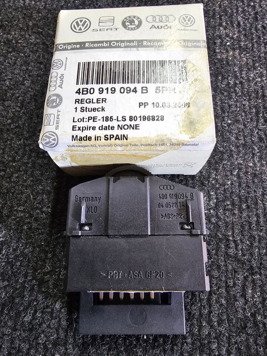 Buton reglaj faruri nou original Audi A6 C5 1999 - 2005

Cod Oe: 4B0 9