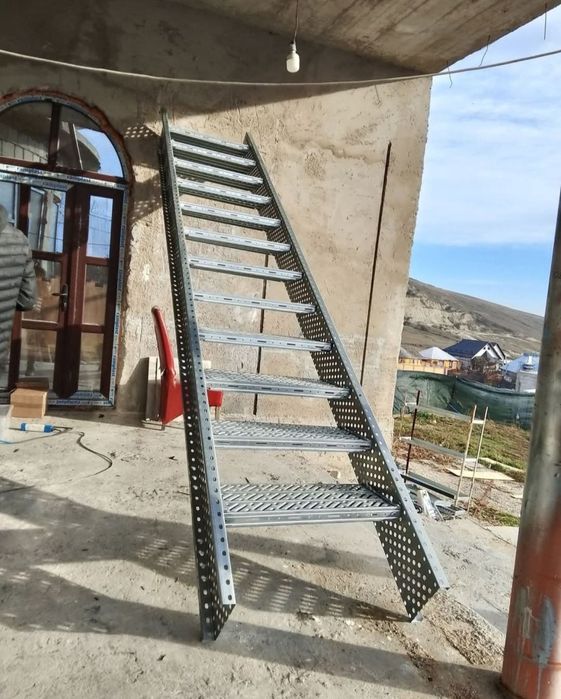 Confectionam scarii metalice zincate exterioare și pentru incendii , p