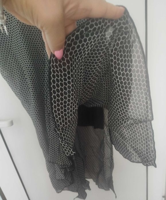 Продавам дамски костюм от три части номер 46