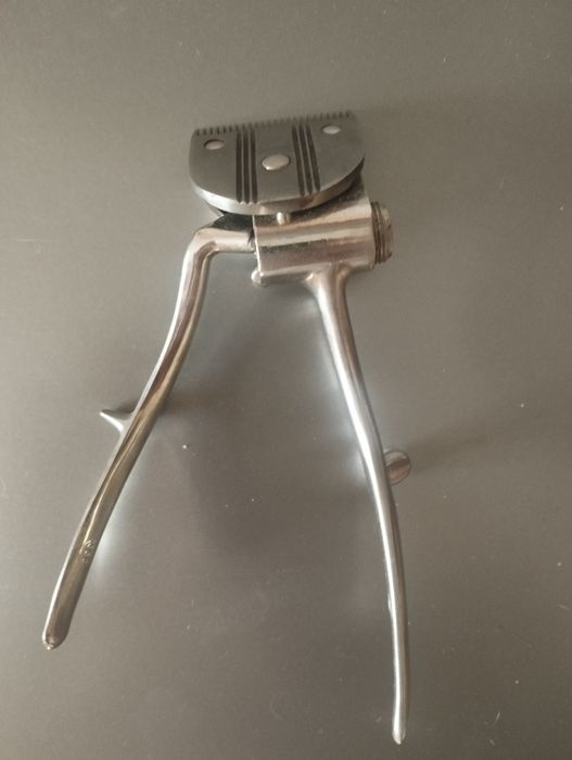 Продам машинку для стрижки волос