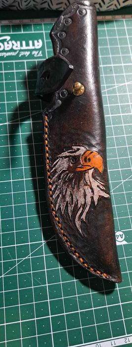 Нож и ръчно изработена кания