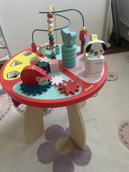 Дървена играчка Janod - Маса с 4 зони за игра, Горски бебета животни