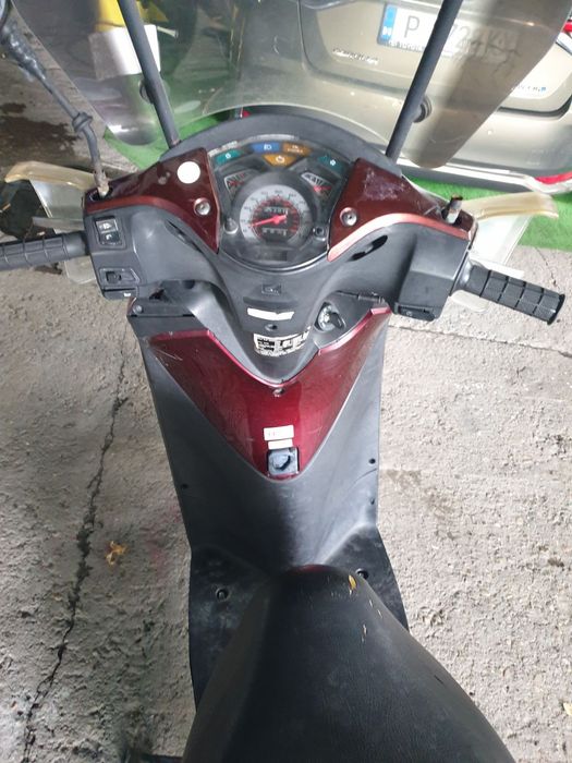 Скутер Honda sh125