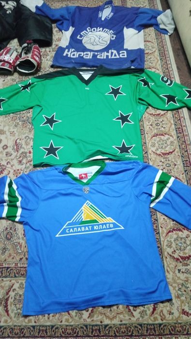 Продам хоккейную Форму