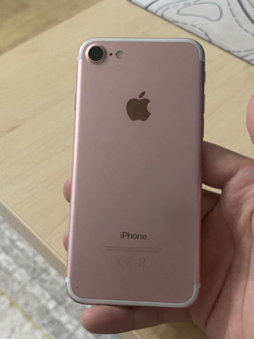 Продается айфон 7