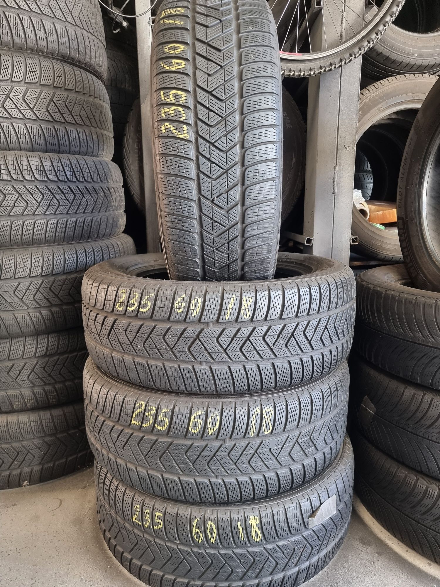 Anvelope iarna 235 60 18 pirelli dot 34/21