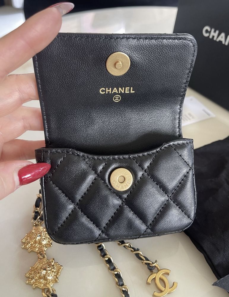 Chanel CC mini wallet on chain