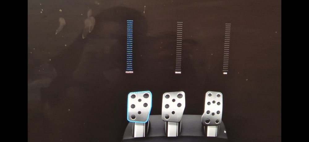 Продавам Logitech G920 с педали и скоростна кутия