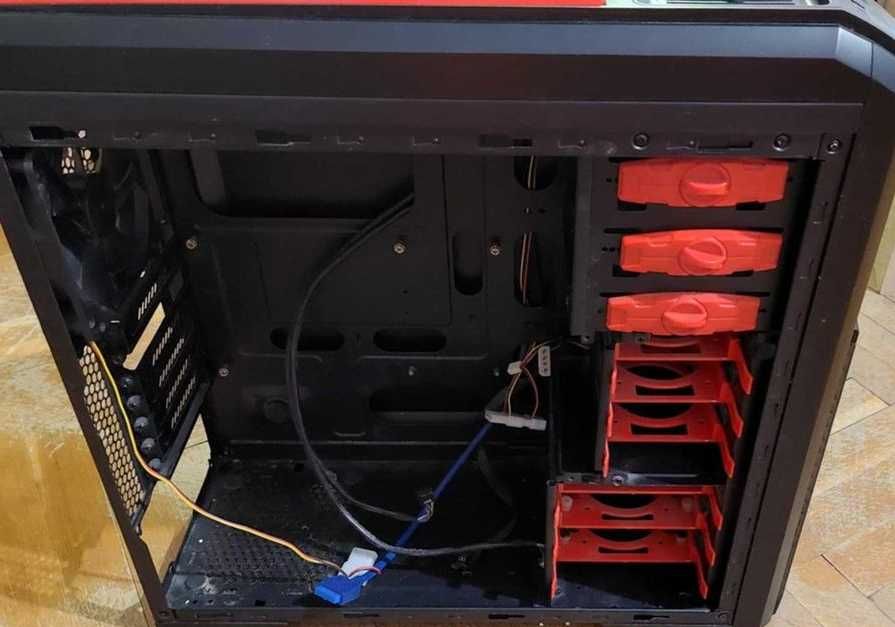 КУТИЯ за компютър - Deepcool ATX Mid Tower Case