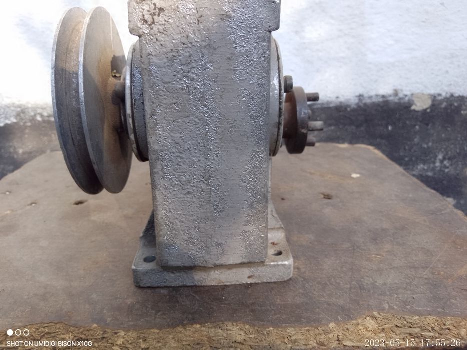 Продам редуктор 1 к 35, в хорошем состоянии, советский.