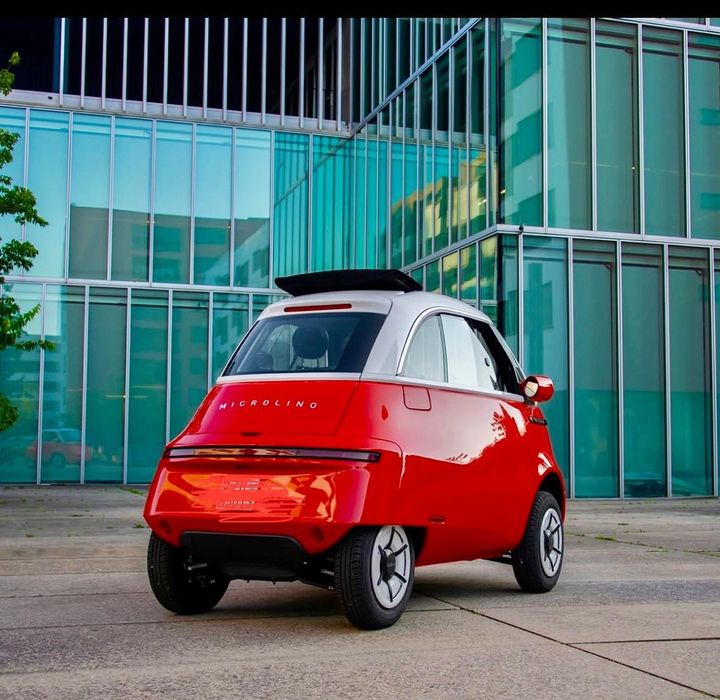 Masina electrica Microlino