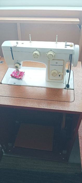 Tikuv mashina sotiladi srochni