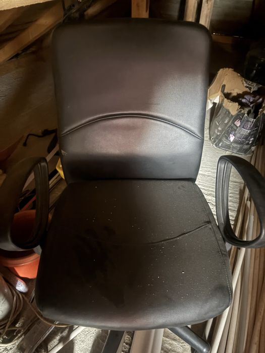 Vand scaune de birou