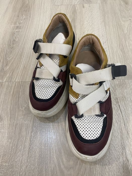 Кроссовки из натуральной кожи на высокой подошве