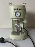 Cecotec Power Espresso 20 Retro Green компактна кафемашина за еспресо.