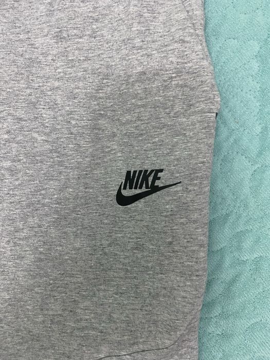 Pantaloni Nike Tech Gri