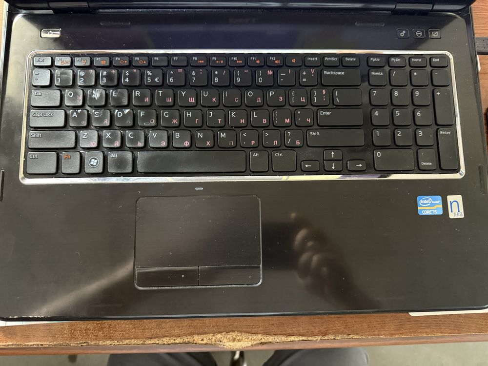 Лаптоп Dell Inspirion N7110