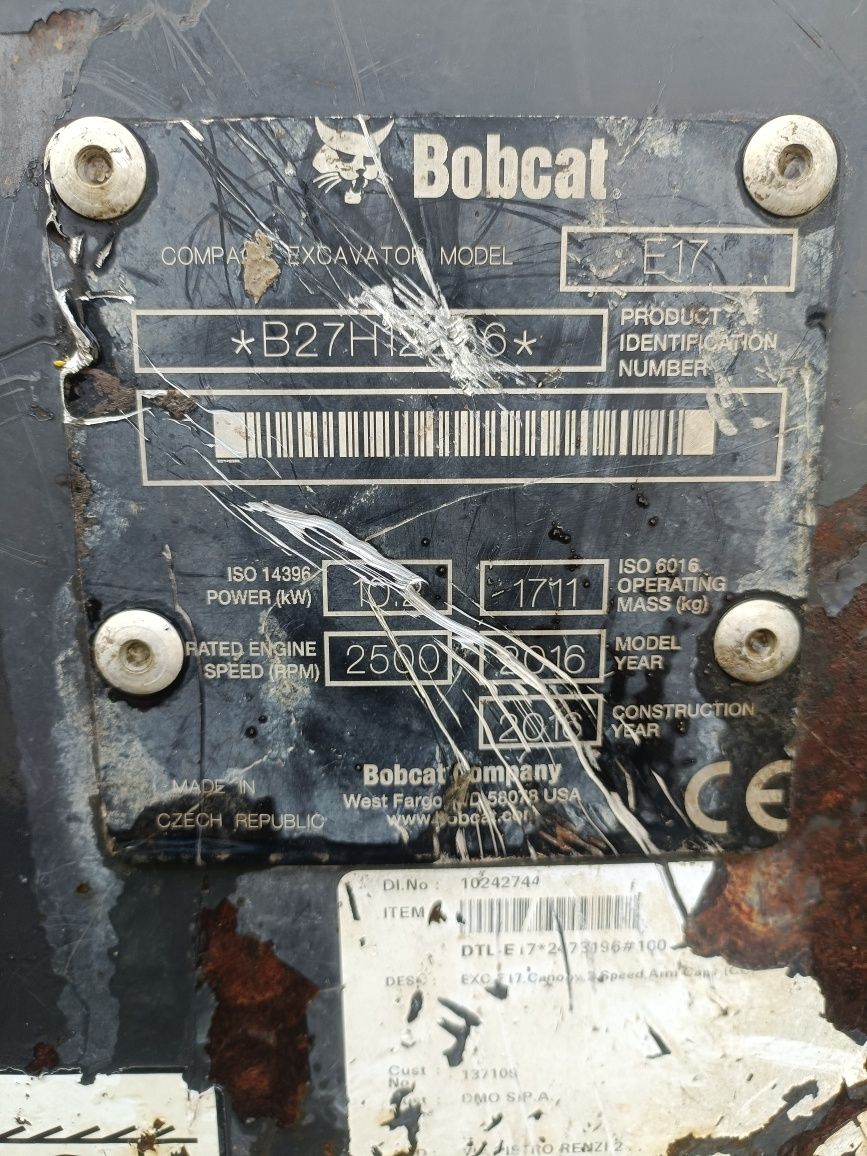 Vând/schimb miniexcavator Bobcat e17 și e26