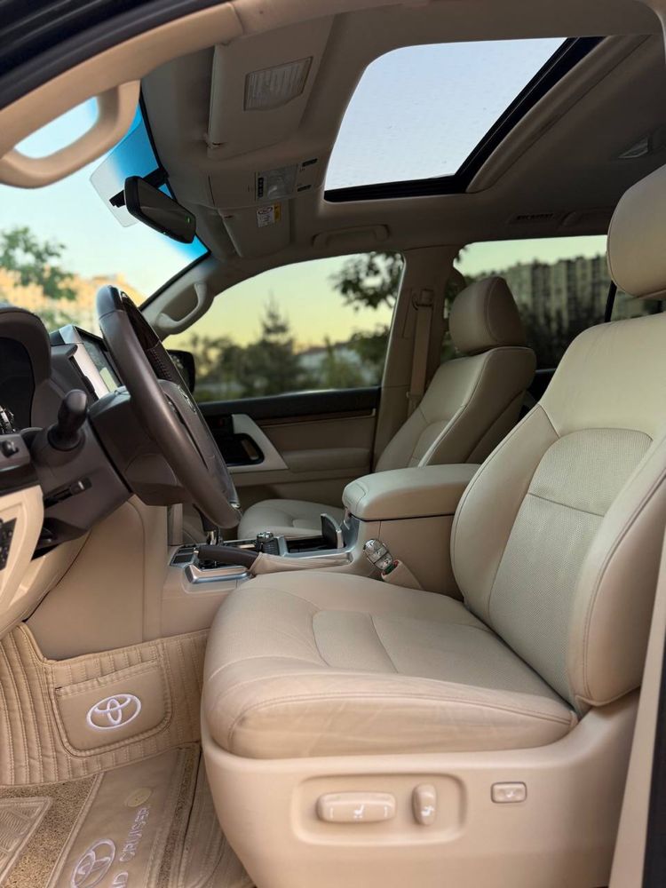 Toyota Land Cruiser 200 4.6L