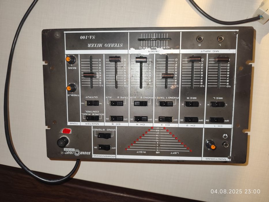 Vând mixer Sound Craft  SA 100