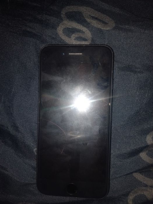 Айфон se, 2020  работает отлично