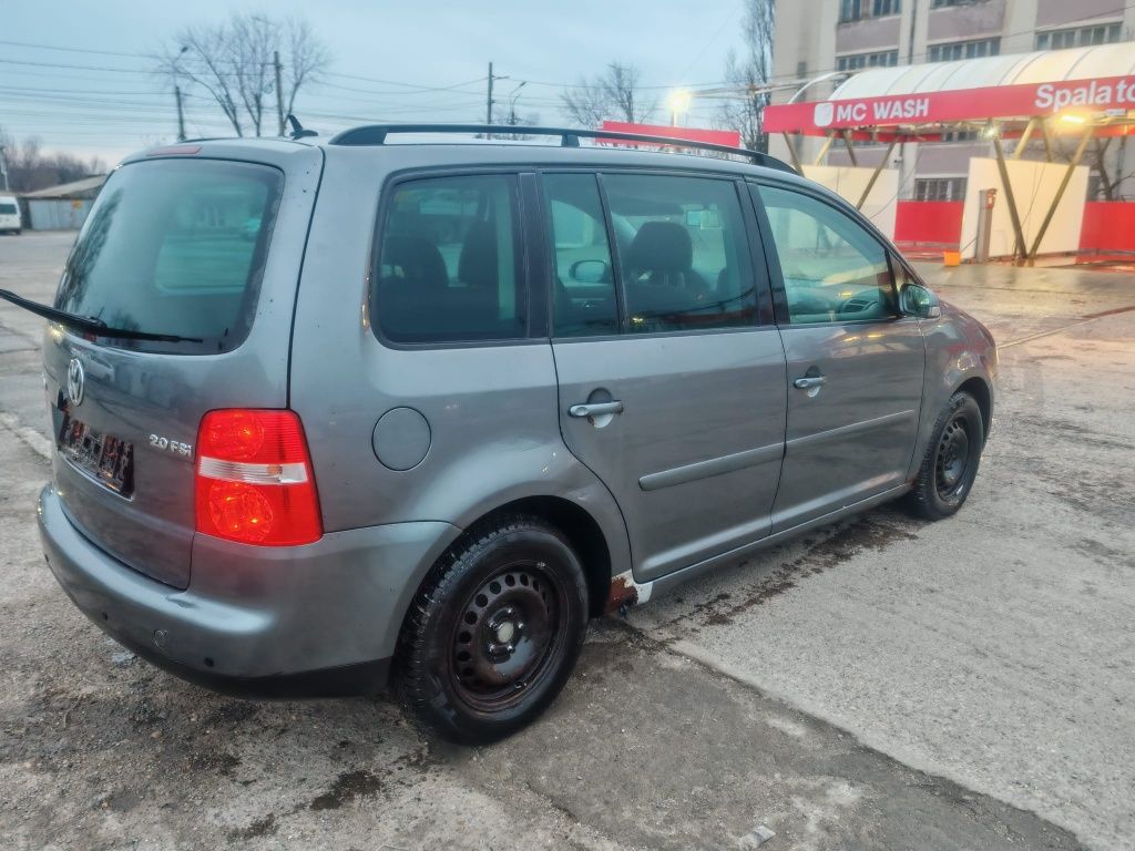 Dezmembrez vw touran 20 Fsi