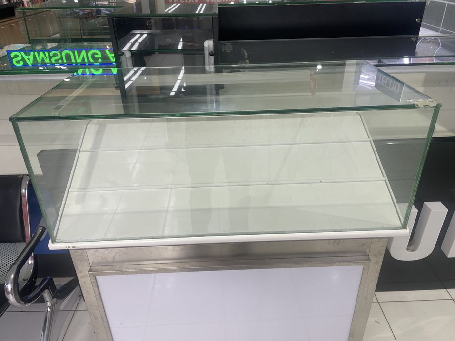 Telefon uchun vitirina sotiladi