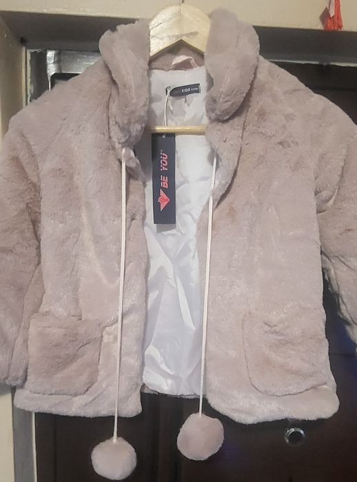 Hainuta de blana pt fete