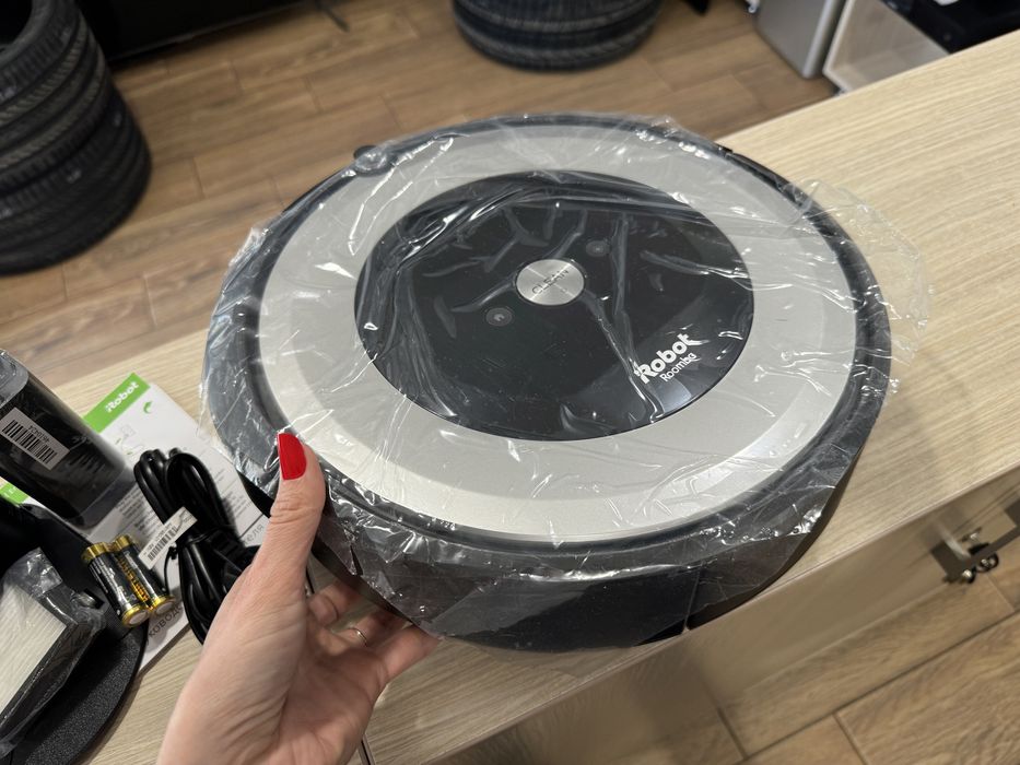 Robot de aspirare iRobot Roomba e5,  Negru, NOU!!!