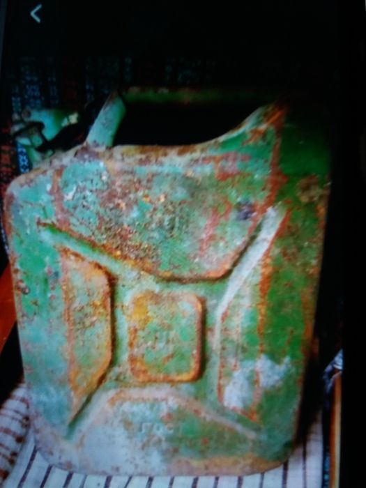 Продам канистры 2 шт по 20 литров и 10 литров