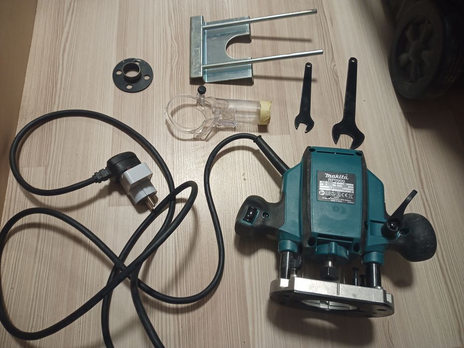 Оберфреза Makita RP0900