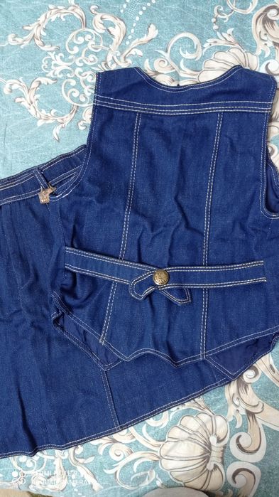 Джинсовый тёплый костюм.На 9- 10 лет примерно