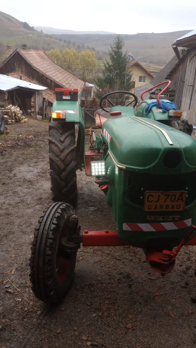 Vând tractor deutz