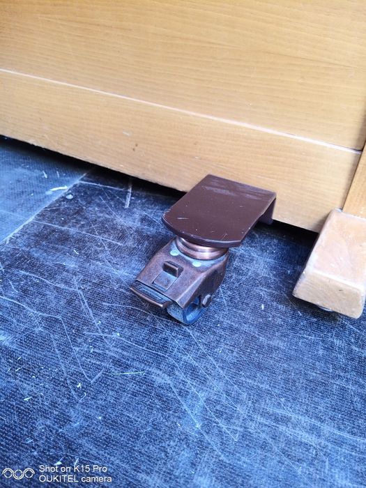 Пиано колела. Колела за пиано.