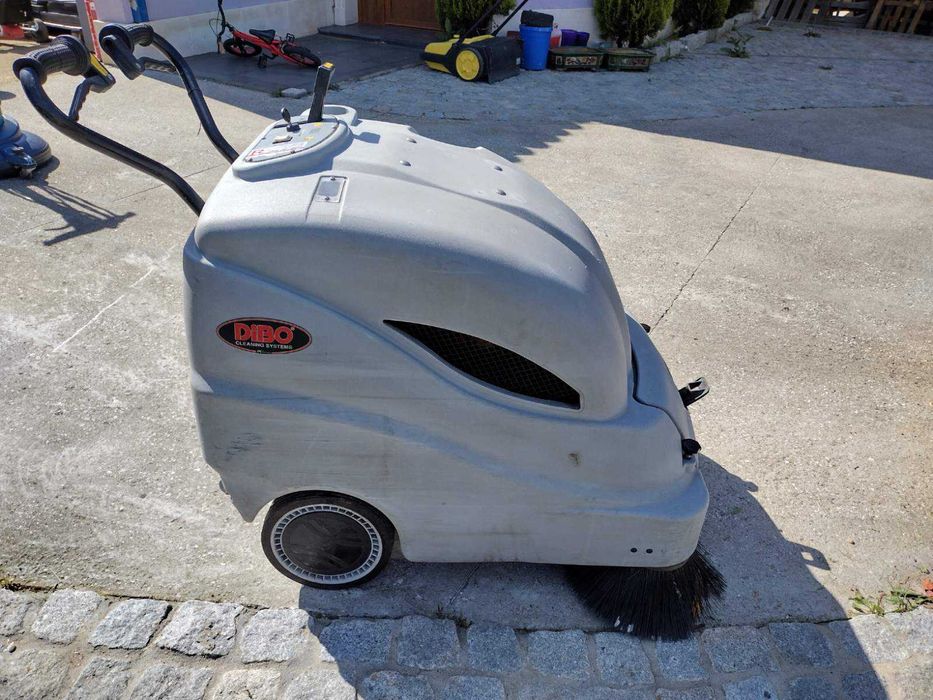 Метящи/ Миещи машини за почистване на под DiBO 512 E
SWEEPER 512 E